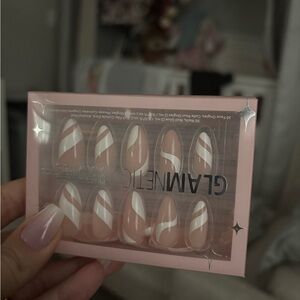 Glamnetic Marshmellow Swirl Nude and White Press-On Nails